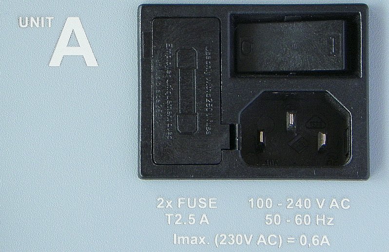 AC model, konektor napájení